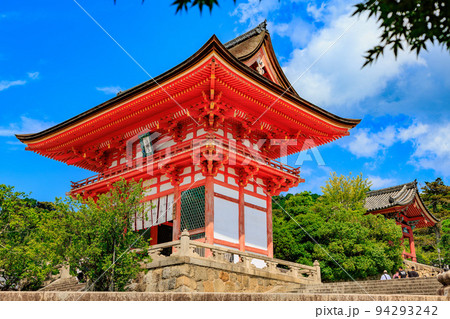 京都　京都市東山区にある 清水寺　仁王門 94293242