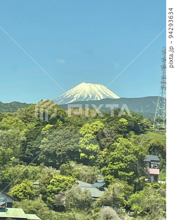 沼津周辺で新幹線から富士山を臨む 沼津周辺で新幹線から富士山を臨む 94293634