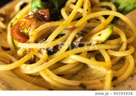 ホテルの食事　パスタ 94293938
