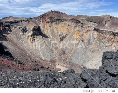 富士山の火口 94294138