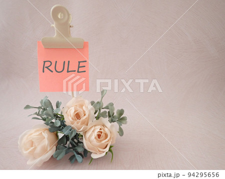 ルールRULEの単語と花、コピースペース 94295656