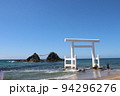 海にある鳥居 94296276