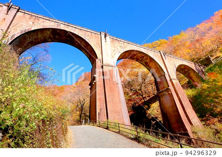 碓氷第三橋梁・めがね橋 94296329