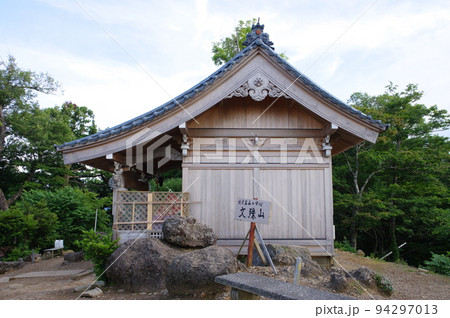 文殊山山頂の本堂 94297013