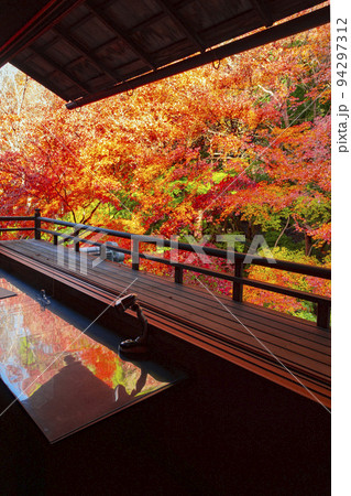 八瀬 瑠璃光院 書院からの風景 八瀬 瑠璃光院 書院からの風景 94297312