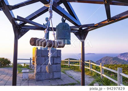 大瀬山展望台　宿願成就の鐘と祈りの女神像 94297829