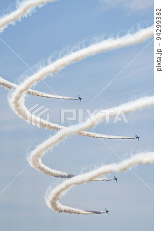 青空と松島基地のブルーインパルス　宮城県東松島市 94299382