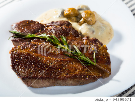 Fried beef loin with mushroom sauce Fried beef loin with mushroom sauce 94299671
