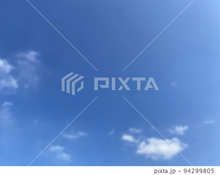 夏の日の青空。 94299805