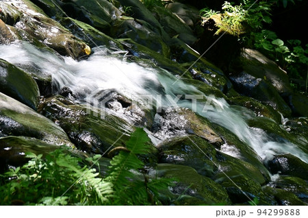 石積堰堤を流れる水 石積堰堤を流れる水 94299888