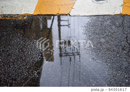 反射 反影 電線 94301617