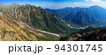 夏の北アルプス　西穂高岳独標から見る穂高連峰　西穂、奥穂、前穂、岳沢、上高地の絶景 94301745