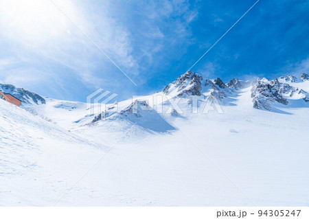【冬素材】冬の千畳敷カールの登山風景【長野県】 94305247