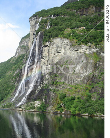 北欧のノルウェーのガイランゲルフィヨルド㉝ 94306245
