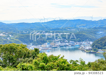夏の風の見える丘公園から見た呼子の港町 佐賀県唐津市 夏の風の見える丘公園から見た呼子の港町 佐賀県唐津市 94306523