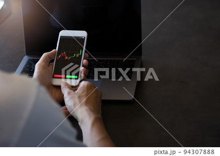 スマートフォンを使って株式投資 94307888