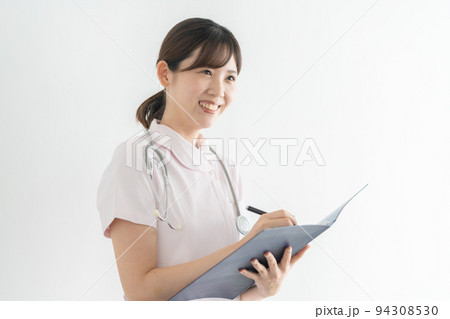 ファイルを持つ看護師 ファイルを持つ看護師 94308530