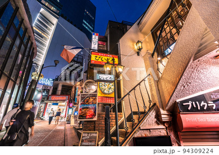 日本の東京都市景観 渋谷駅からほど近い人気の坂道…コロナ禍だが真の感染源は電車内のマスク会話=9月 日本の東京都市景観 渋谷駅からほど近い人気の坂道…コロナ禍だが真の感染源は電車内のマスク会話=9月 94309224