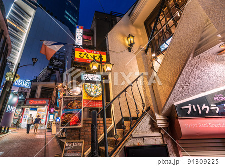 日本の東京都市景観 渋谷駅からほど近い人気の坂道…コロナ禍だが真の感染源は電車内のマスク会話=9月 日本の東京都市景観 渋谷駅からほど近い人気の坂道…コロナ禍だが真の感染源は電車内のマスク会話=9月 94309225