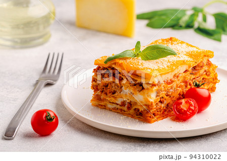 Traditional lasagna with bolognese sauce Traditional lasagna with bolognese sauce 94310022