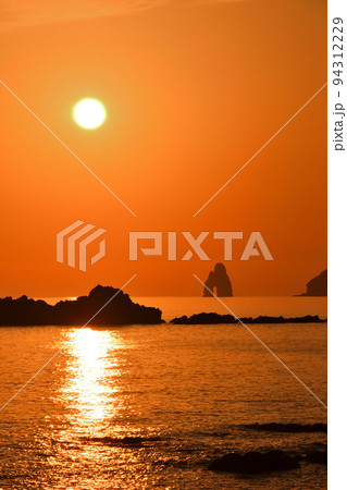 五島灘、角力灘、大角力の夕景 94312229