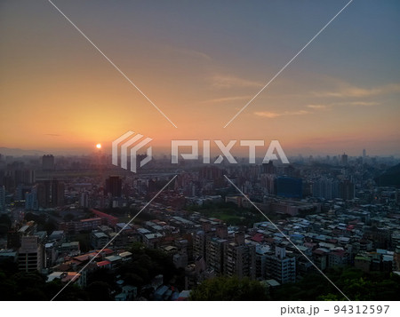 Sunset aerial view of the cityscape of Wenshan District of Taipei from Xianjiyan 94312597