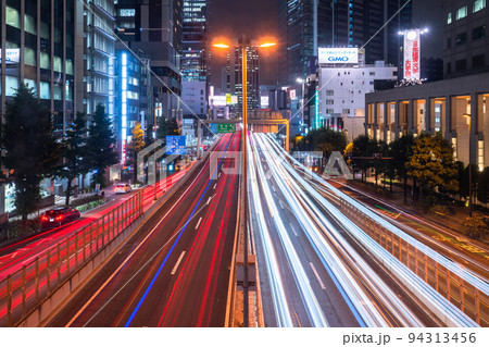 《東京都》夜の首都高速・渋谷線 94313456