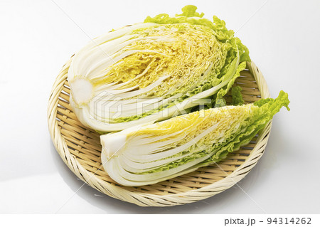 ざるに乗せた白バックの白菜 ざるに乗せた白バックの白菜 94314262