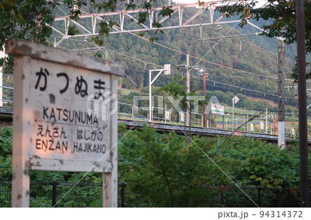 鉄道写真　山梨県　中央本線　勝沼ぶどう郷駅　旧ホームから　2022 94314372