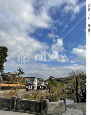 秋晴れと風光明媚な街並み 秋晴れと風光明媚な街並み 94314645