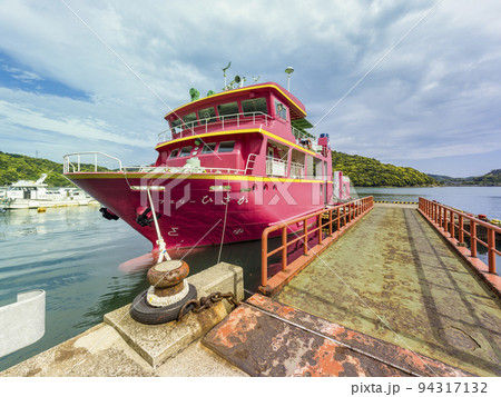 福江島・奥浦港に停泊中のフェリーひさか / Fukue Island, Japan 94317132