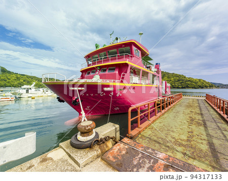 福江島・奥浦港に停泊中のフェリーひさか / Fukue Island, Japan 福江島・奥浦港に停泊中のフェリーひさか / Fukue Island, Japan 94317133