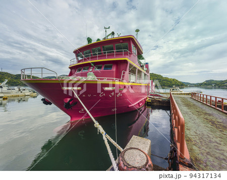 福江島・奥浦港に停泊中のフェリーひさか / Fukue Island, Japan 94317134