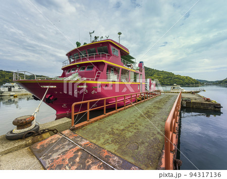 福江島・奥浦港に停泊中のフェリーひさか / Fukue Island, Japan 94317136