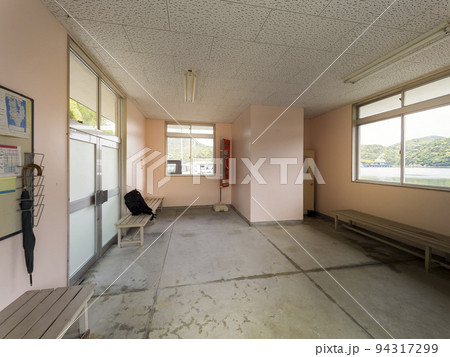 福江島 奥浦港のバス・フェリー待合室 / Fukue Island, Japan 94317299