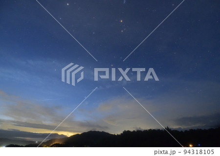 北杜市白州町、九月明け方、冬の星々で賑やかな東の空 北杜市白州町、九月明け方、冬の星々で賑やかな東の空 94318105