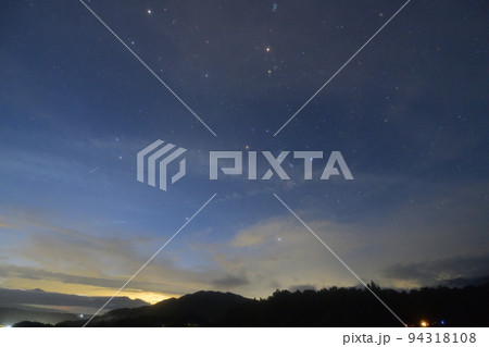 北杜市白州町、九月明け方、冬の星々で賑やかな東の空 北杜市白州町、九月明け方、冬の星々で賑やかな東の空 94318108