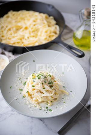 fettuccine alfredo, traditional cream cheese pasta fettuccine alfredo, traditional cream cheese pasta 94318141