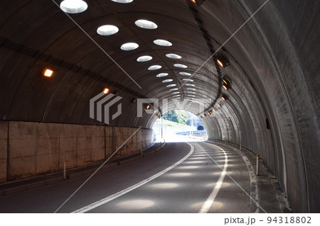 海岸道路のシェルター 94318802