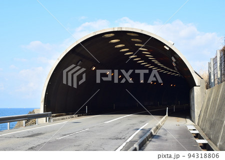 海岸道路のシェルター 94318806