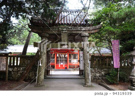 八幡奈多宮　三の鳥居と神門 94319339