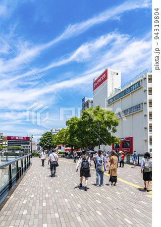 【神奈川県】雲が広がる藤沢駅周辺の街並み 94319804
