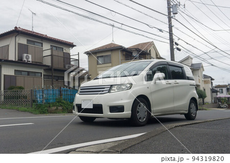 コンパクトカー　道路走行 94319820