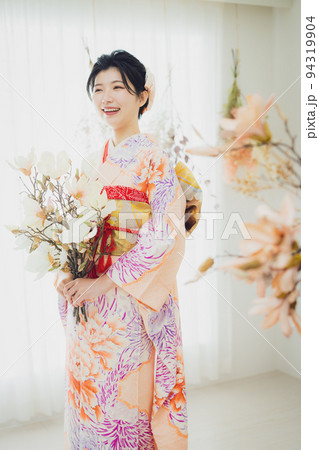 ピンクの振袖　絞り 94319904