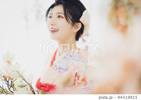 ピンクの振袖　絞り 94319915