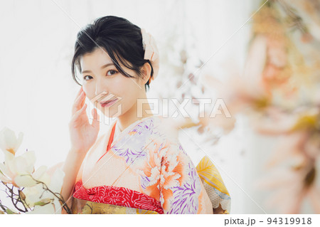 ピンクの振袖 絞り ピンクの振袖 絞り 94319918