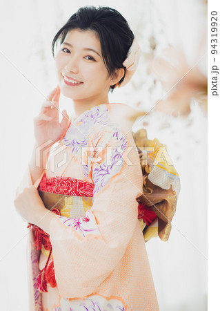 ピンクの振袖 絞り ピンクの振袖 絞り 94319920