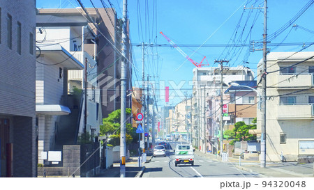 再開発中の商店街 遠望【横構図】 94320048
