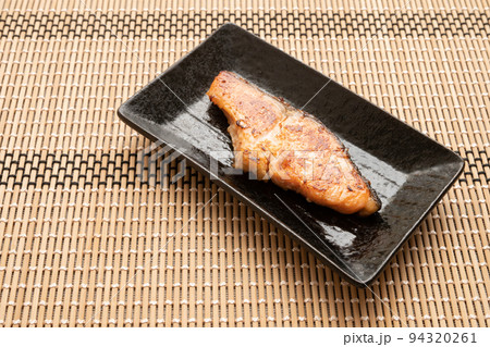 鮭の塩麹漬け焼き 鮭の塩麹漬け焼き 94320261