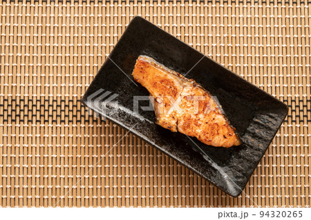 鮭の塩麹漬け焼き 94320265